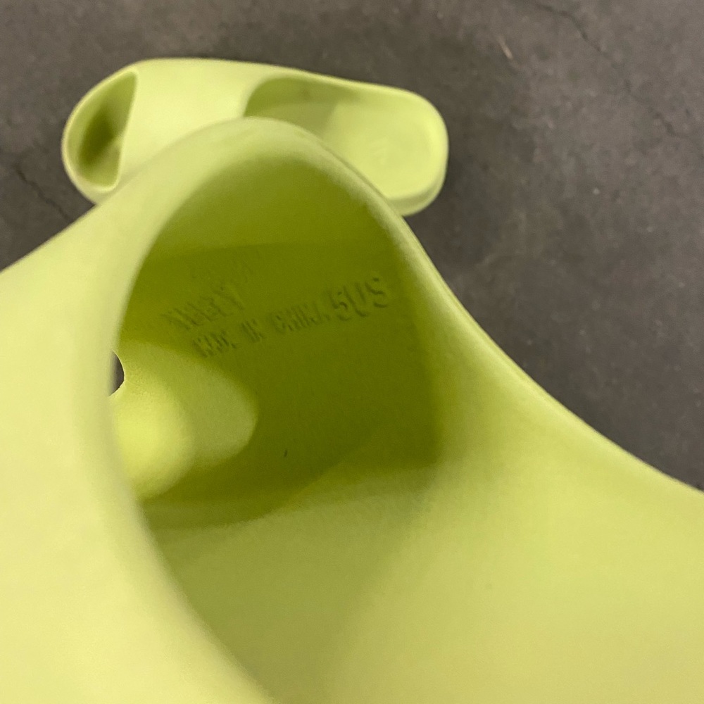 Yeezy Slides Highlight Yellow - Picture 3 of 6
